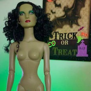 Tonner Crimson Castle Holiday Nude Wizard of Oz